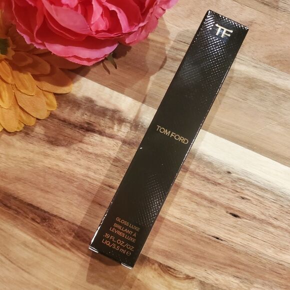 Tom Ford Luxe Gloss in Sunrise Pink - Picture 6 of 10